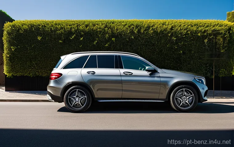 벤츠 GLC와 현대 투싼 비교 - **Prompt:** A luxurious Mercedes-Benz GLC, in a sleek metallic gray, is gracefully parked along Lisb...